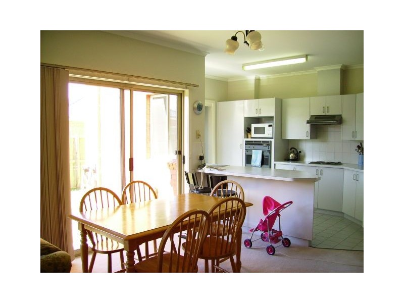 2/15 Griffen Street, Hamlyn Heights VIC 3215