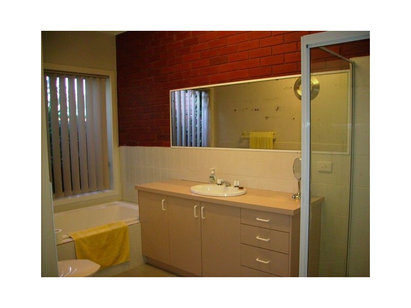 2/15 Griffen Street, Hamlyn Heights VIC 3215