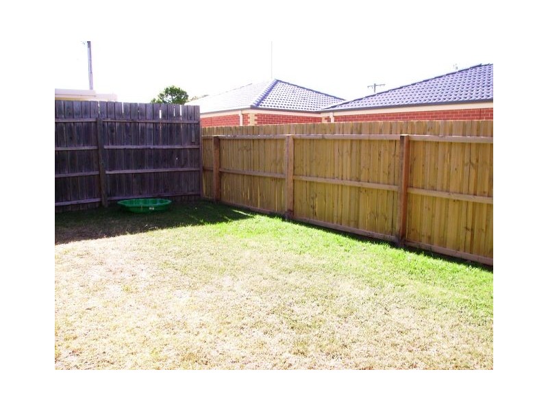 2/15 Griffen Street, Hamlyn Heights VIC 3215