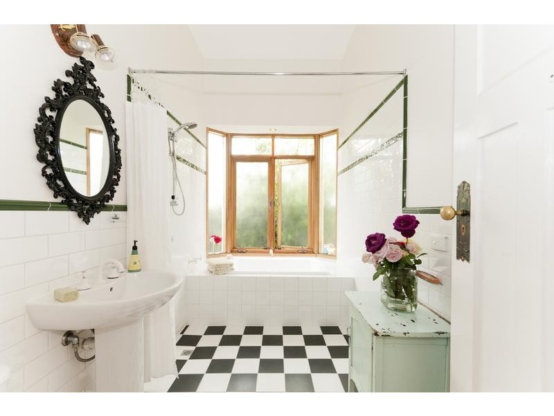 402 Ryrie Street, East Geelong VIC 3219