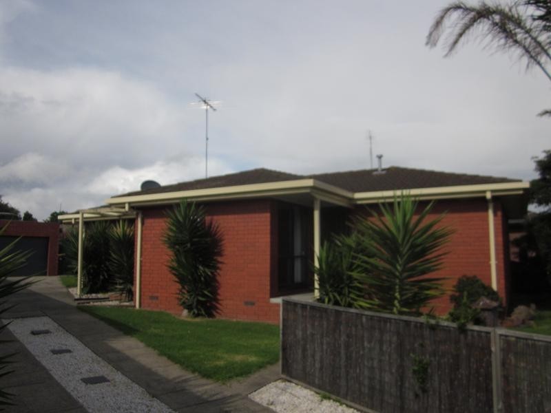 27 Greenville Drive, Grovedale VIC 3216