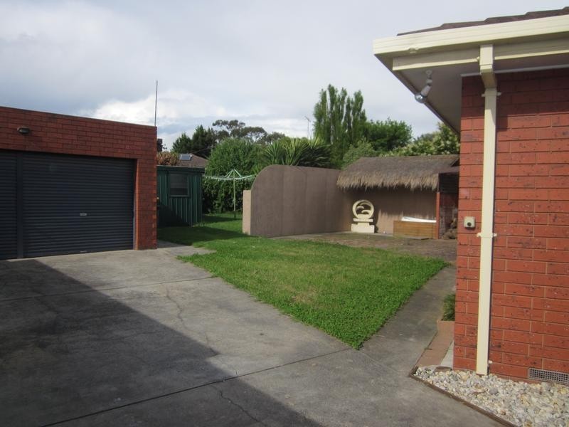27 Greenville Drive, Grovedale VIC 3216