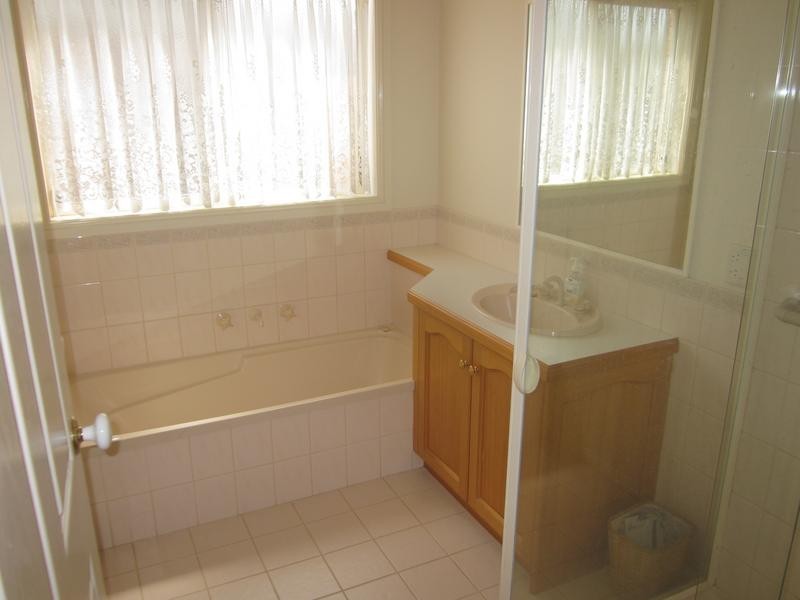 1/5 Waratah Place, Grovedale VIC 3216