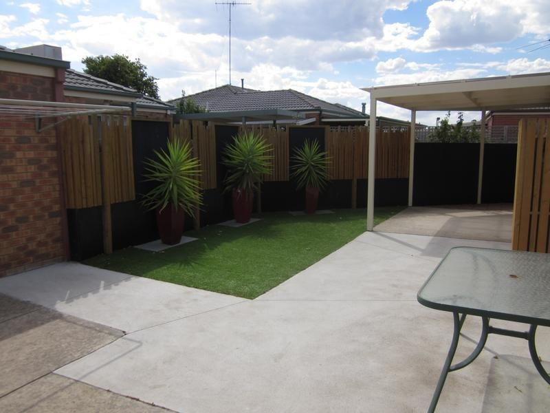 1/5 Waratah Place, Grovedale VIC 3216