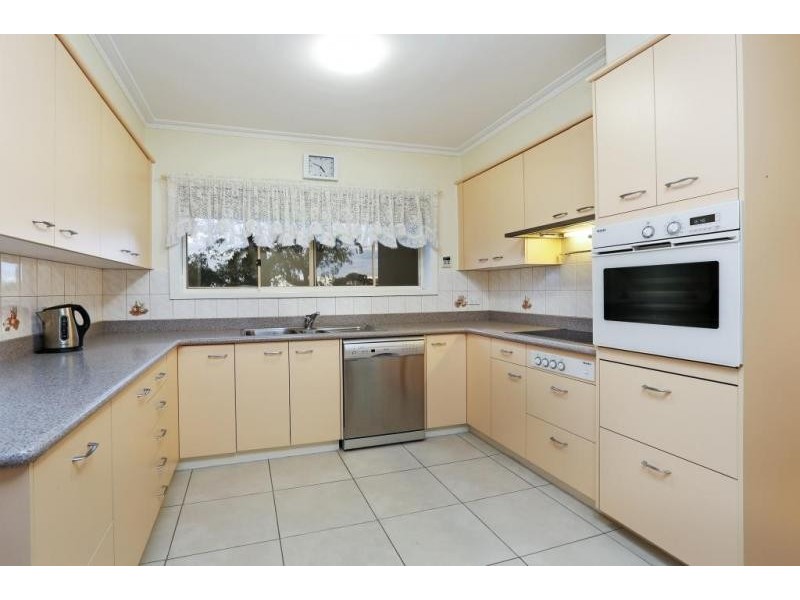 5 Eagleview Crescent, Bell Post Hill VIC 3215