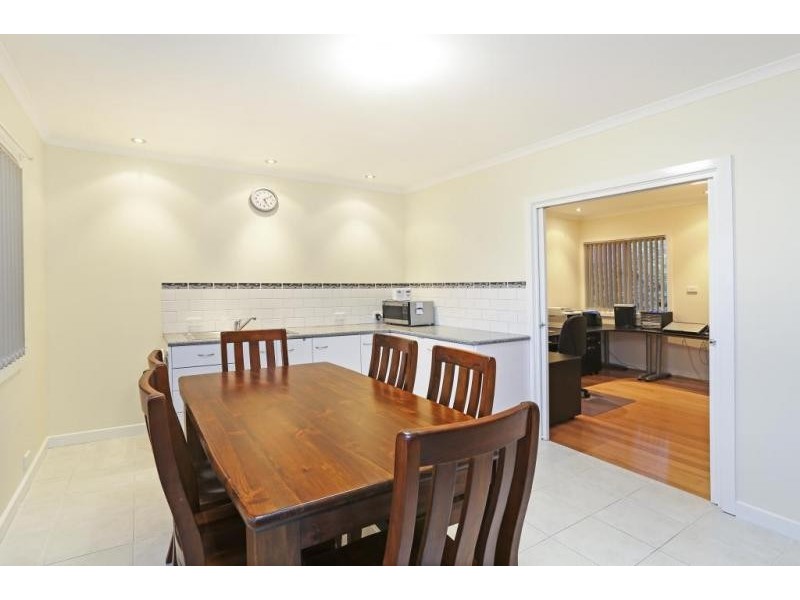 5 Eagleview Crescent, Bell Post Hill VIC 3215