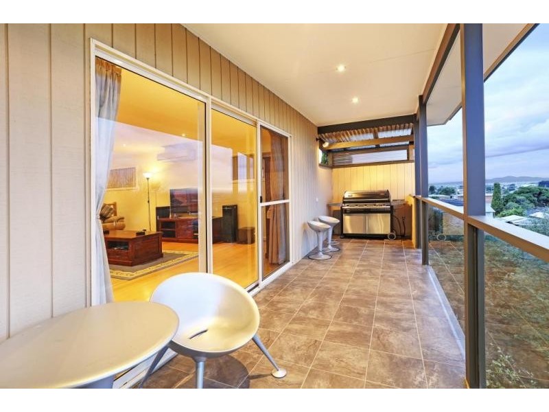 5 Eagleview Crescent, Bell Post Hill VIC 3215