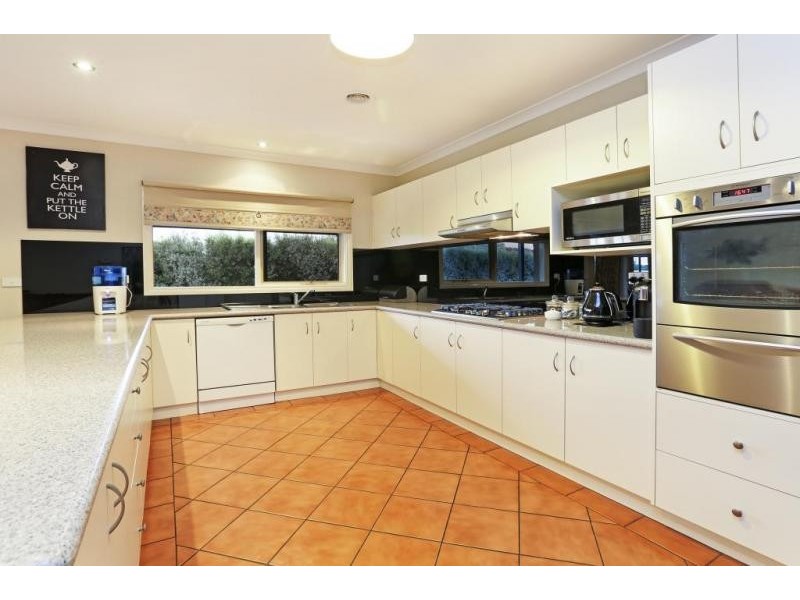 10 Kinsmead Street, Waurn Ponds VIC 3216