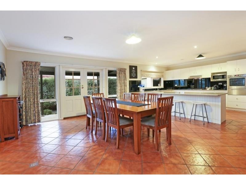 10 Kinsmead Street, Waurn Ponds VIC 3216