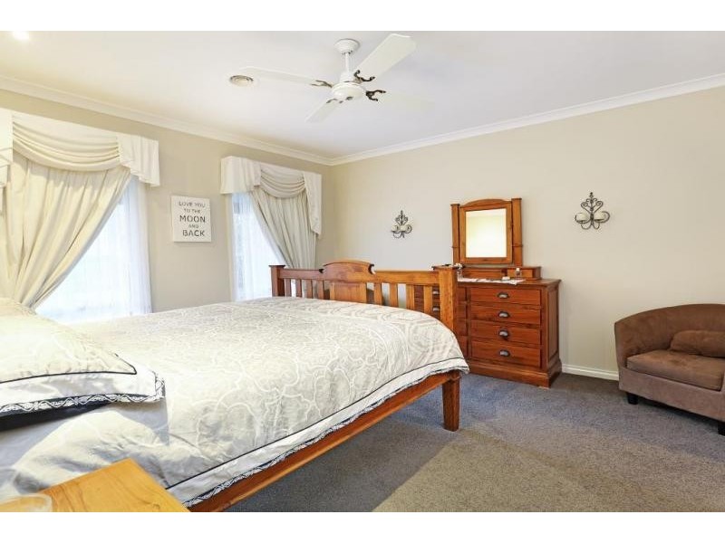 10 Kinsmead Street, Waurn Ponds VIC 3216