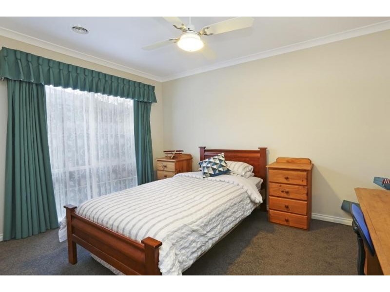 10 Kinsmead Street, Waurn Ponds VIC 3216