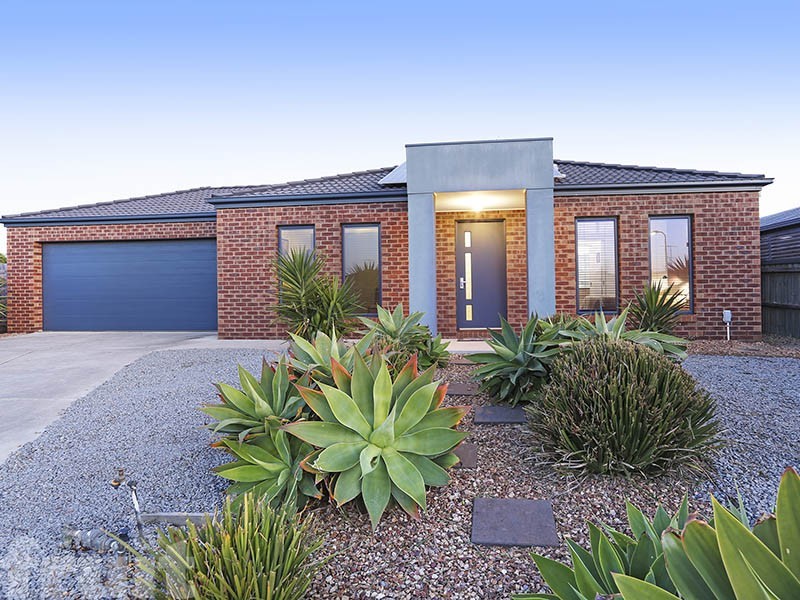8 Newbank Court, Leopold VIC 3224