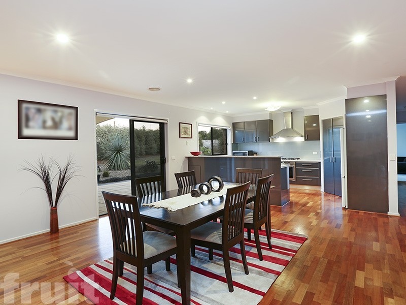 8 Newbank Court, Leopold VIC 3224