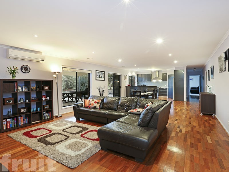 8 Newbank Court, Leopold VIC 3224