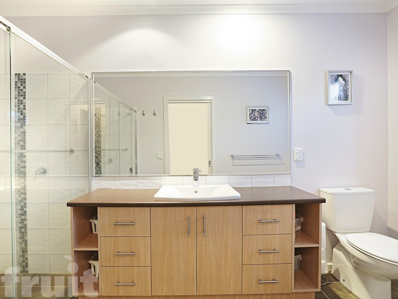 8 Newbank Court, Leopold VIC 3224