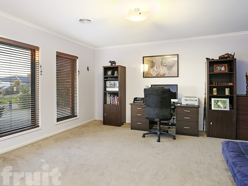 8 Newbank Court, Leopold VIC 3224