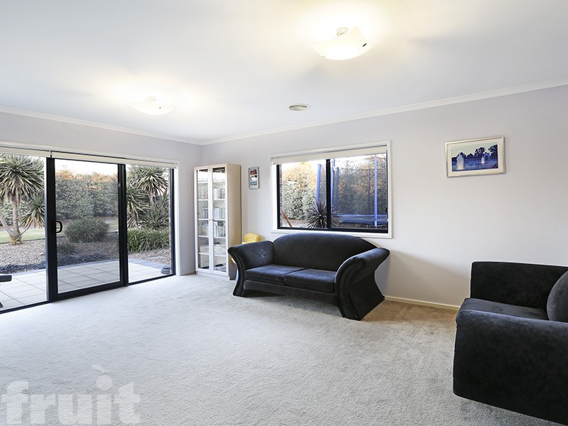 8 Newbank Court, Leopold VIC 3224