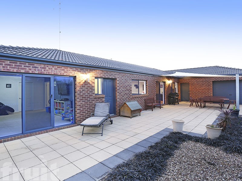 8 Newbank Court, Leopold VIC 3224