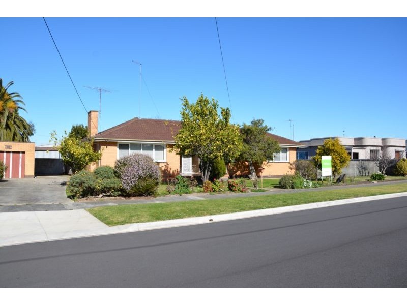 12 Cheltenham Road, Newcomb VIC 3219
