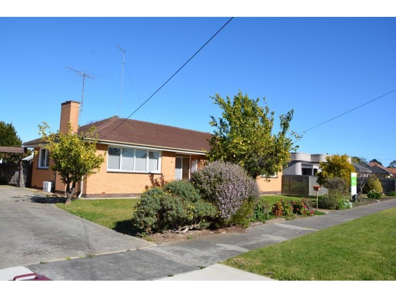 12 Cheltenham Road, Newcomb VIC 3219