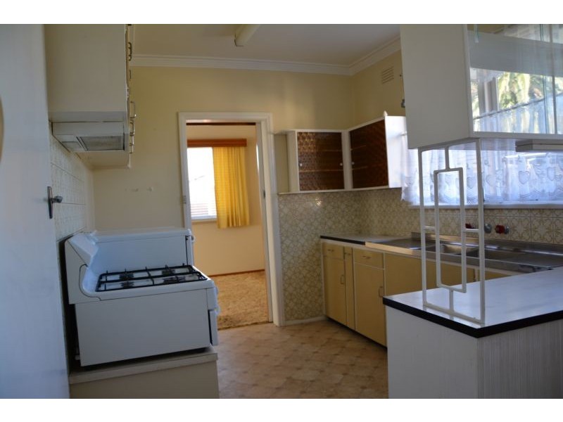 12 Cheltenham Road, Newcomb VIC 3219