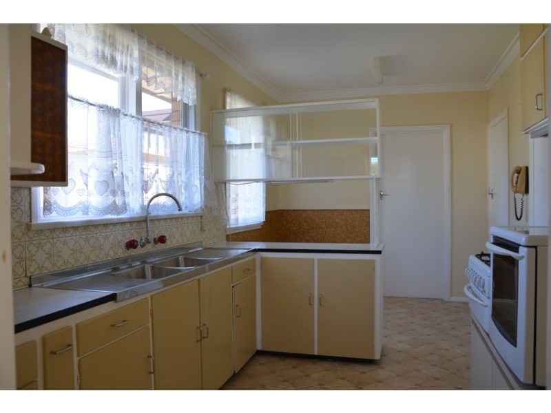 12 Cheltenham Road, Newcomb VIC 3219