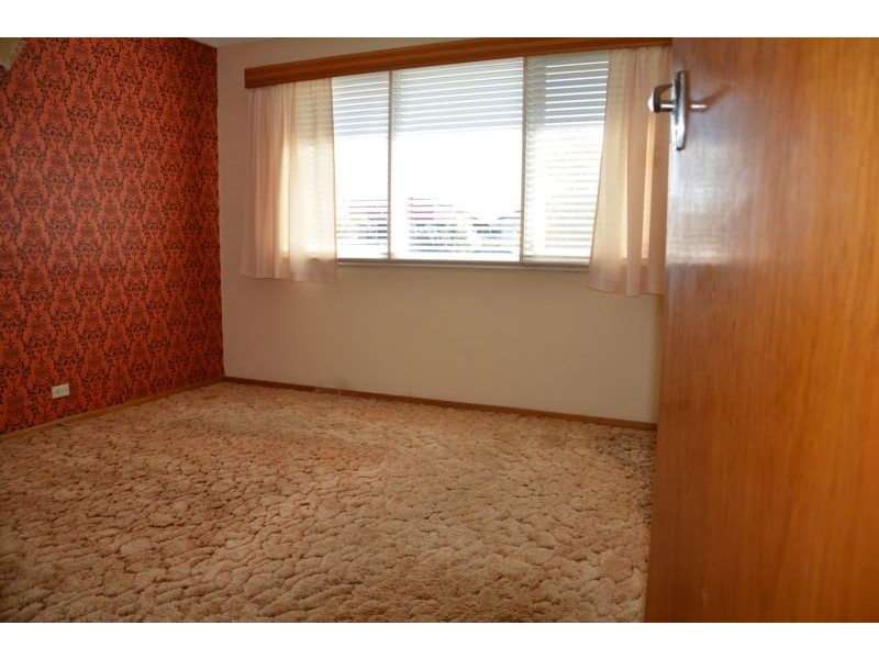12 Cheltenham Road, Newcomb VIC 3219