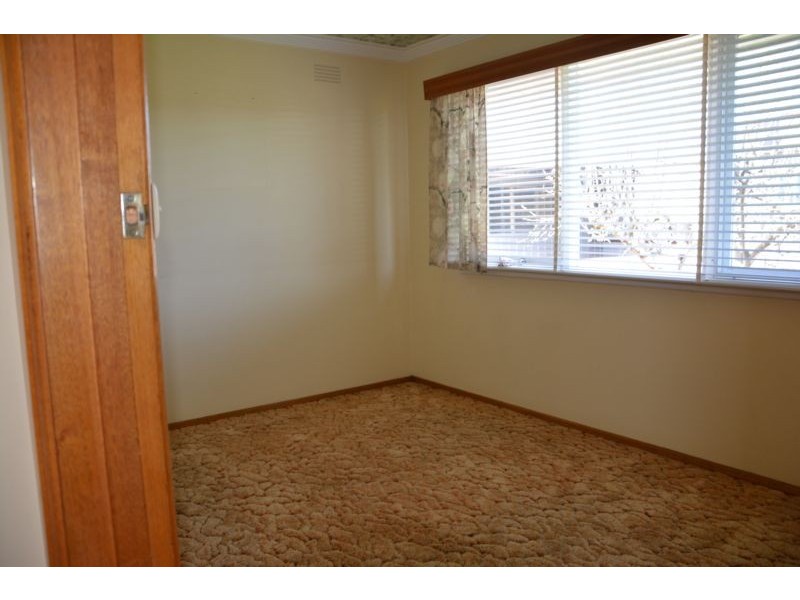 12 Cheltenham Road, Newcomb VIC 3219