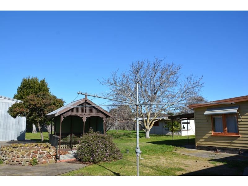 12 Cheltenham Road, Newcomb VIC 3219
