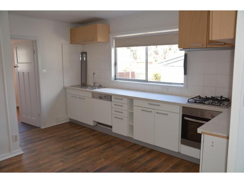 32 St Albans Road, East Geelong VIC 3219