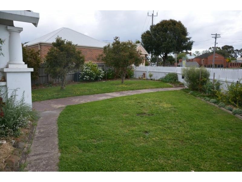 32 St Albans Road, East Geelong VIC 3219
