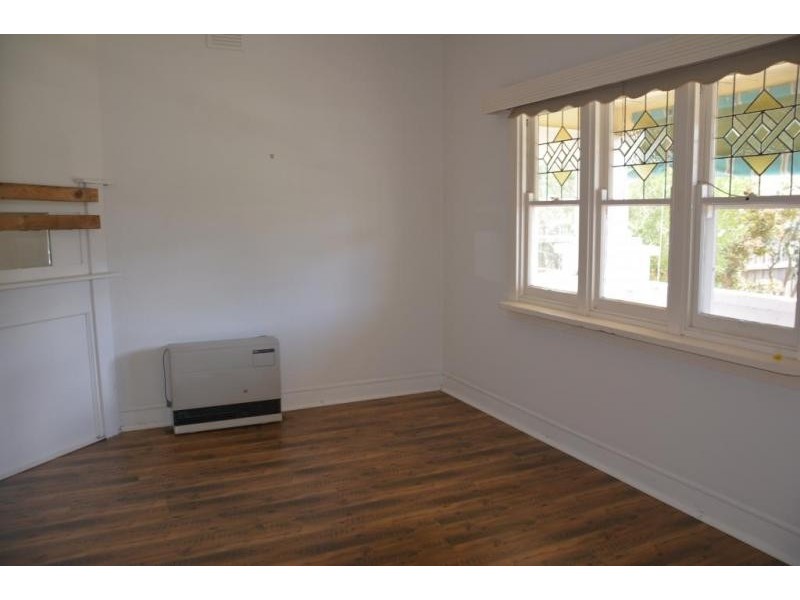 32 St Albans Road, East Geelong VIC 3219