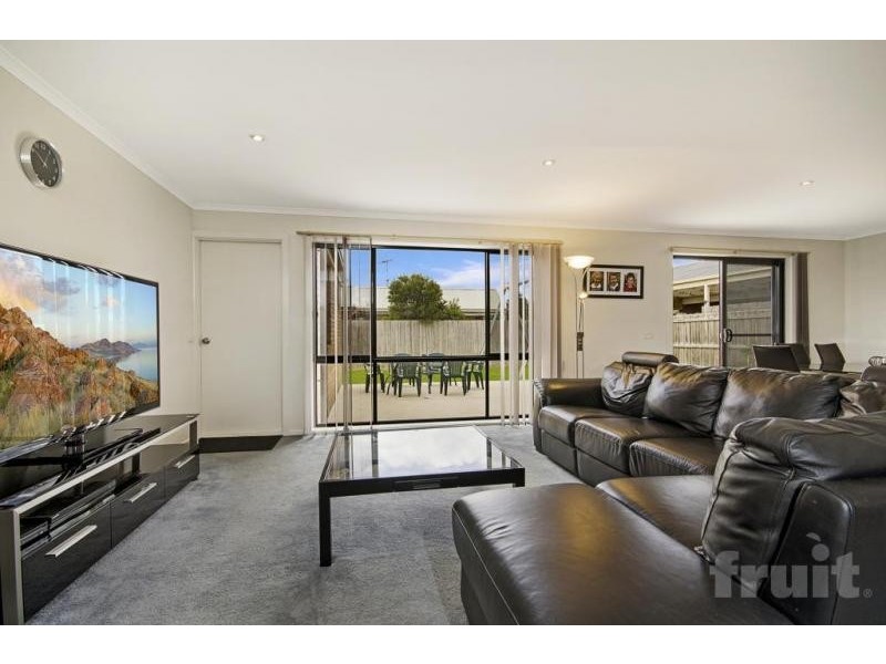26 Carstairs Close, Grovedale VIC 3216