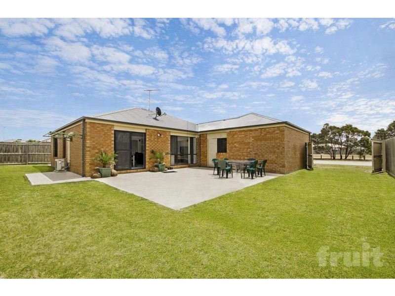 26 Carstairs Close, Grovedale VIC 3216
