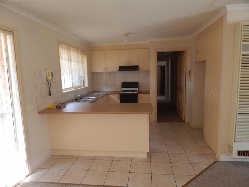 3/8 Shaw Close, Bell Post Hill VIC 3215