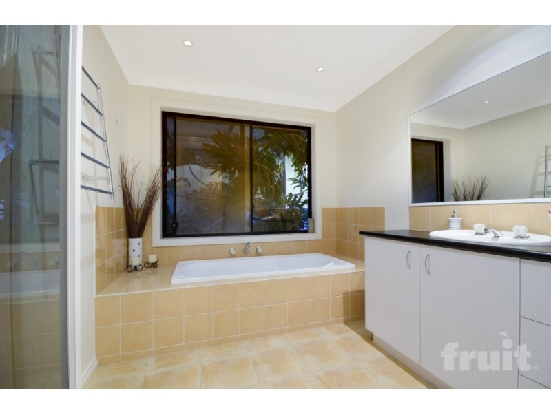 13 Exmoor Close, Highton VIC 3216