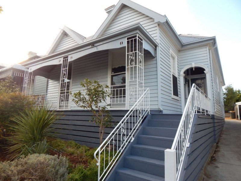 4 Laurelbank Parade, Newtown VIC 3220
