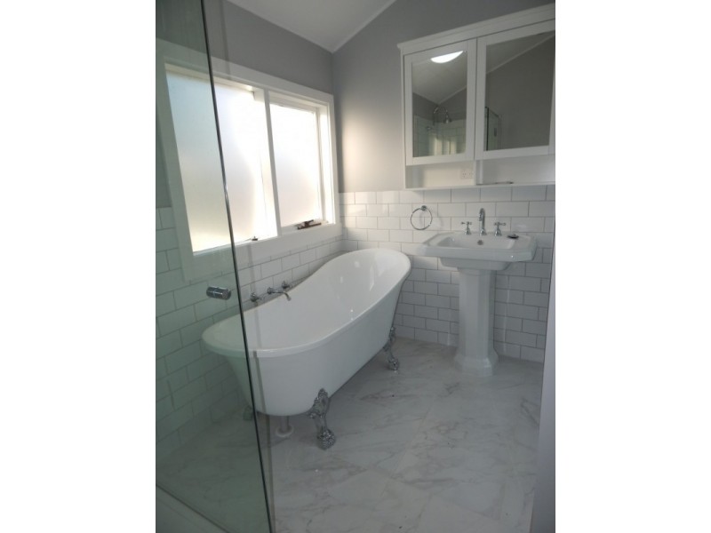 4 Laurelbank Parade, Newtown VIC 3220