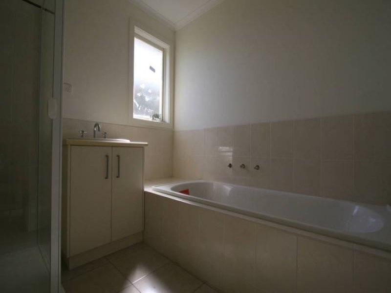 2/78 Forest Drive, Frankston North VIC 3200