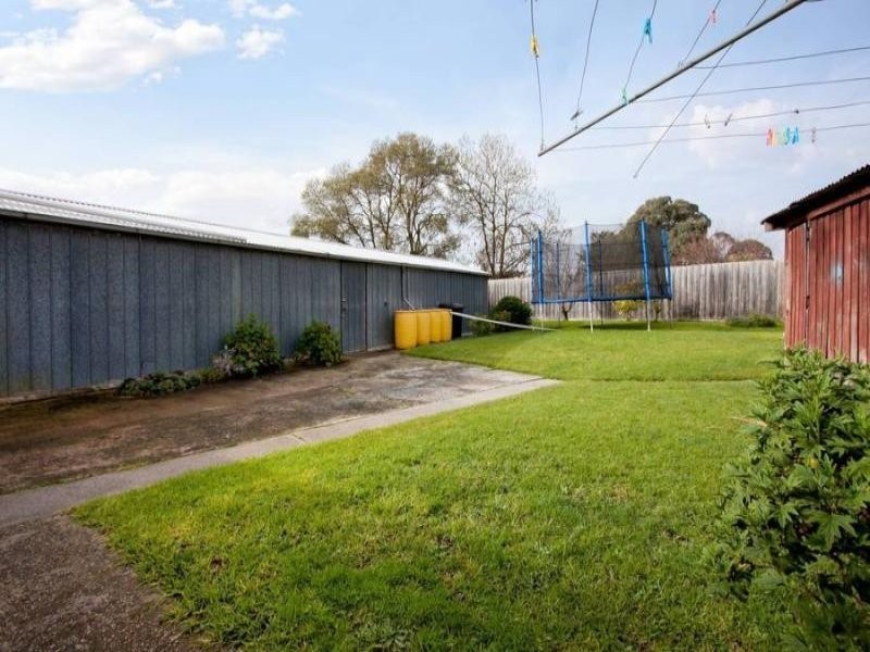 40 Laurina Crescent, Frankston North VIC 3200