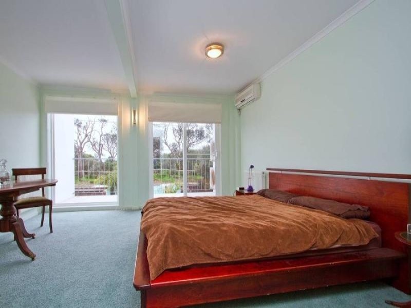 2/267 Nepean Highway, Seaford VIC 3198