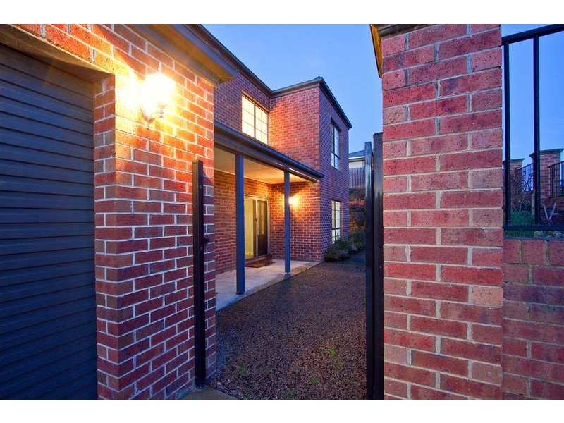 13 Grasswren Close, Langwarrin VIC 3910