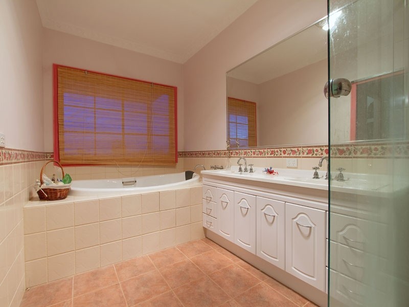 13 Grasswren Close, Langwarrin VIC 3910