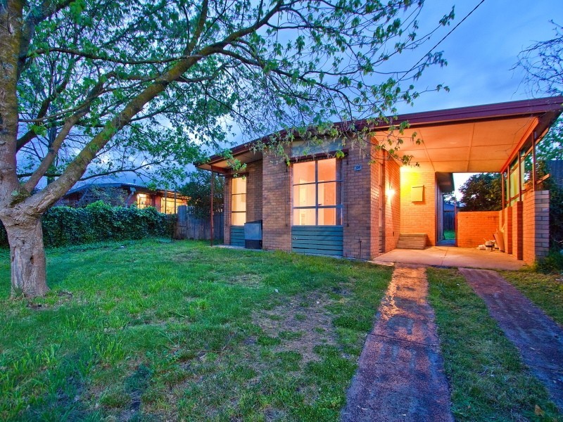 34 Whitewood Street, Frankston North VIC 3200