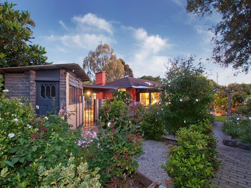 2 Helena Court, Frankston VIC 3199