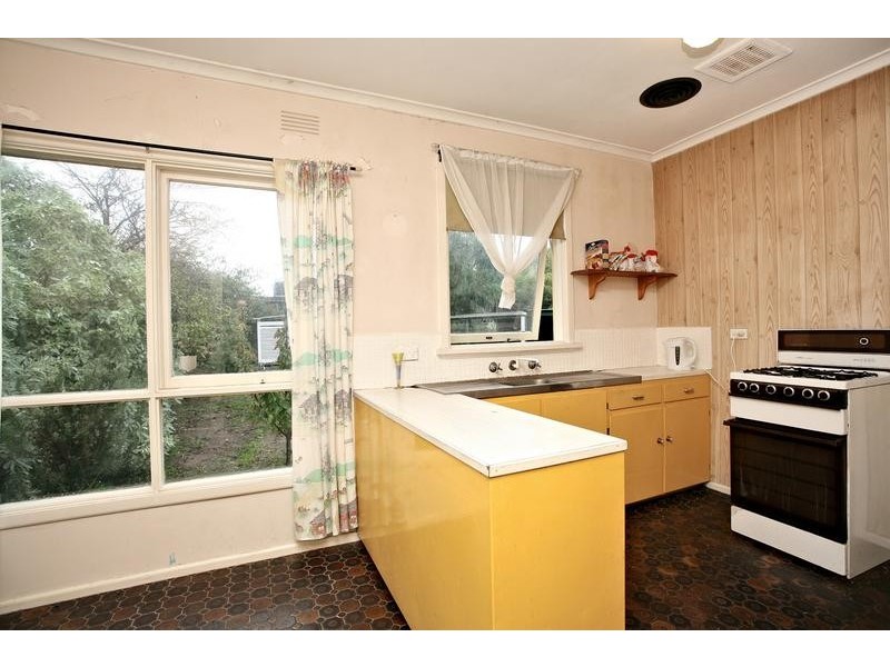 8 Newton Street, Seaford VIC 3198