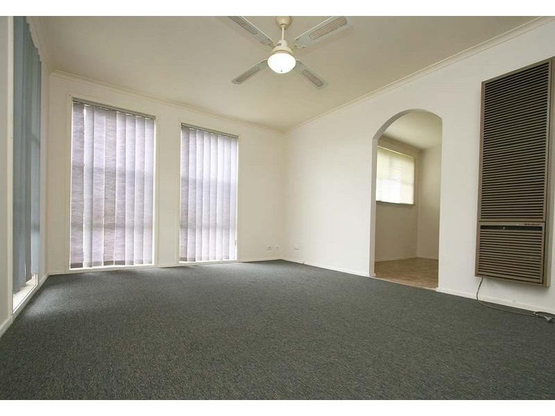 16 Gardenia Crescent, Frankston North VIC 3200