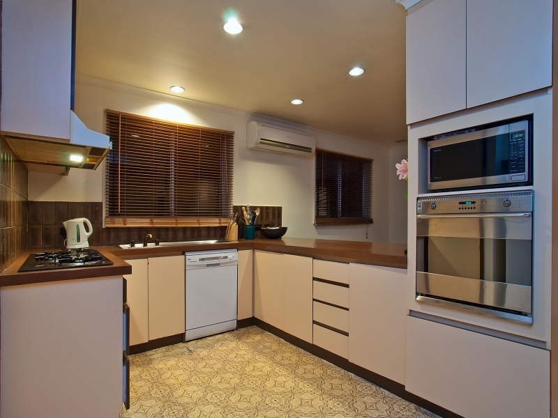 1 Emerson Close, Frankston VIC 3199