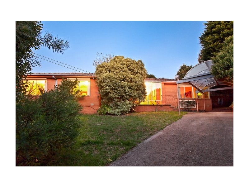 8 Viola Court, Frankston VIC 3199