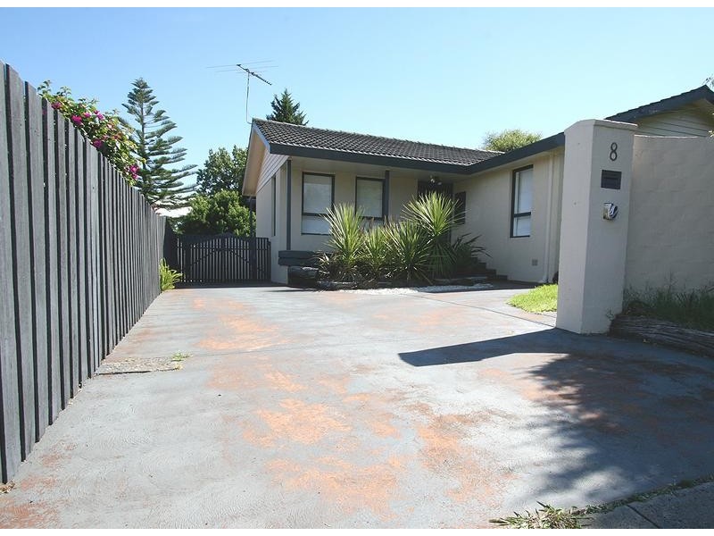8 Blaxland Avenue, Frankston South VIC 3199
